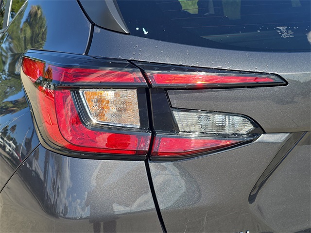 Vehicle image 27 of 28