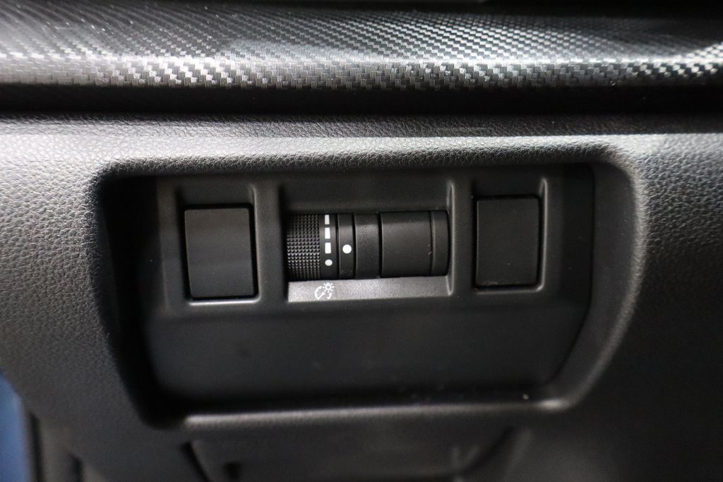Vehicle image 17 of 40