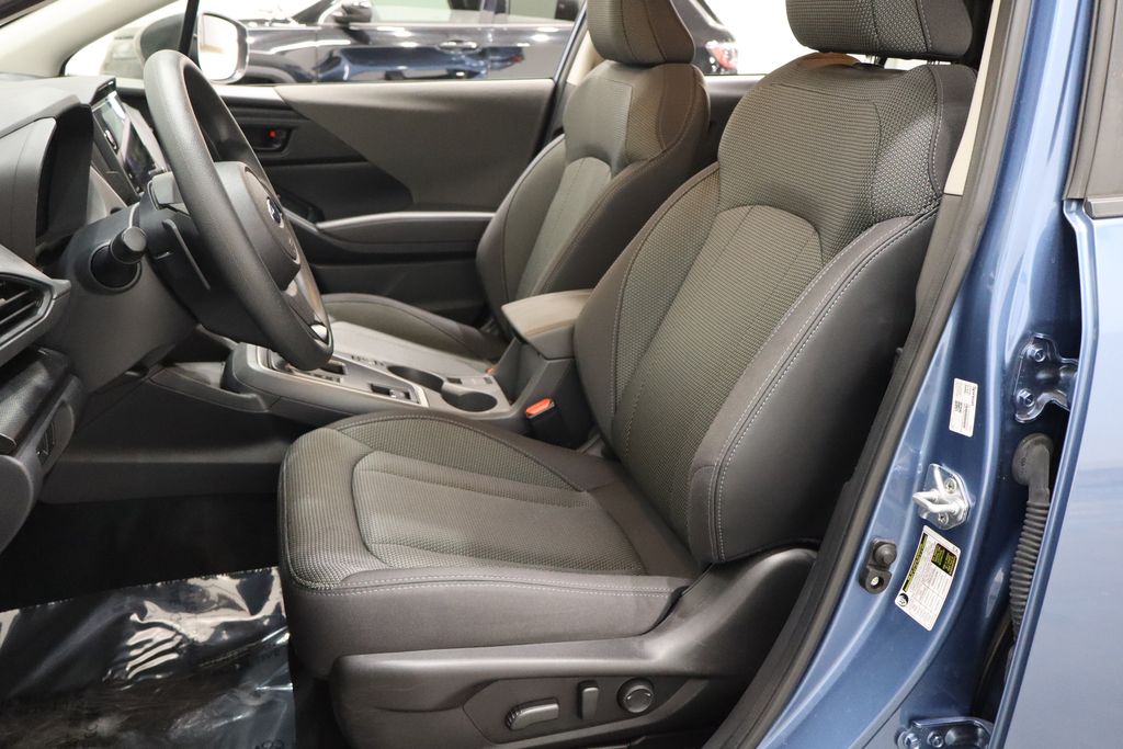 Vehicle image 10 of 40
