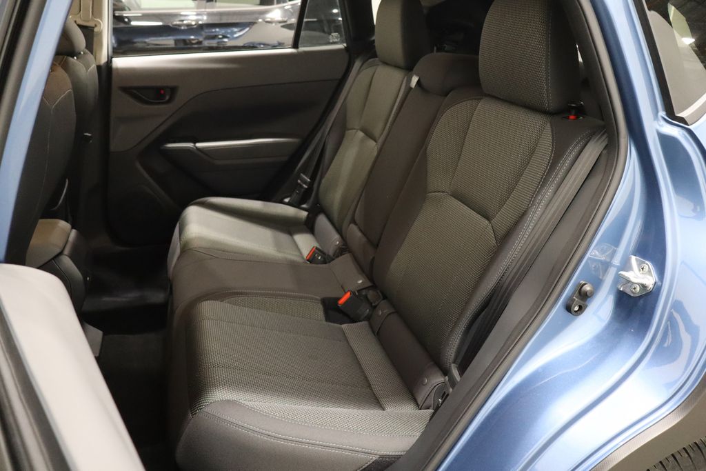 Vehicle image 11 of 40