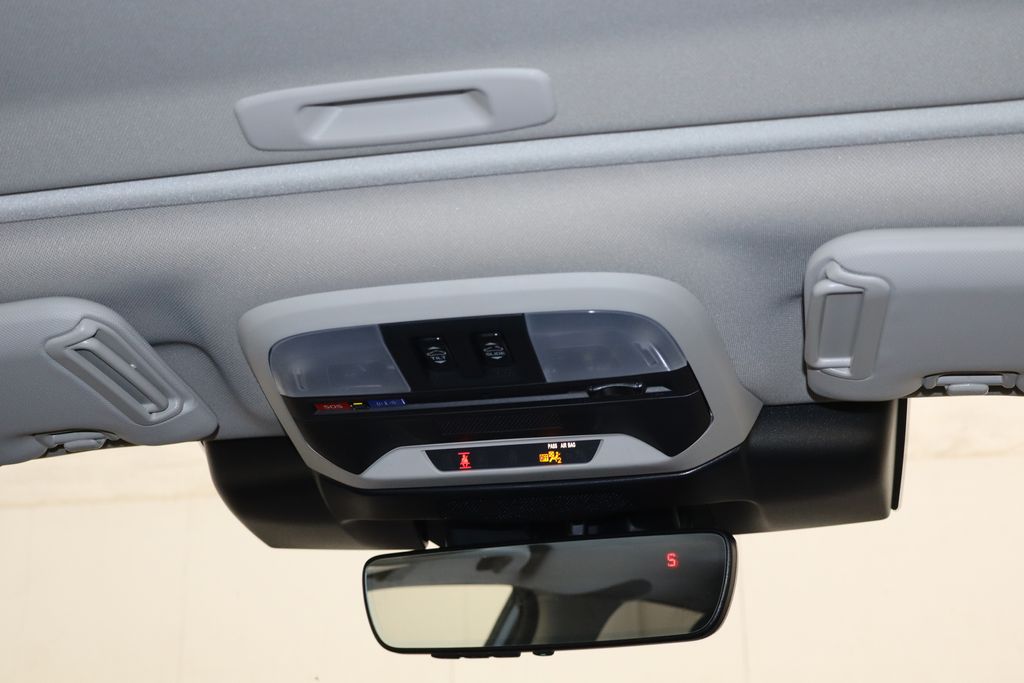 Vehicle image 25 of 40