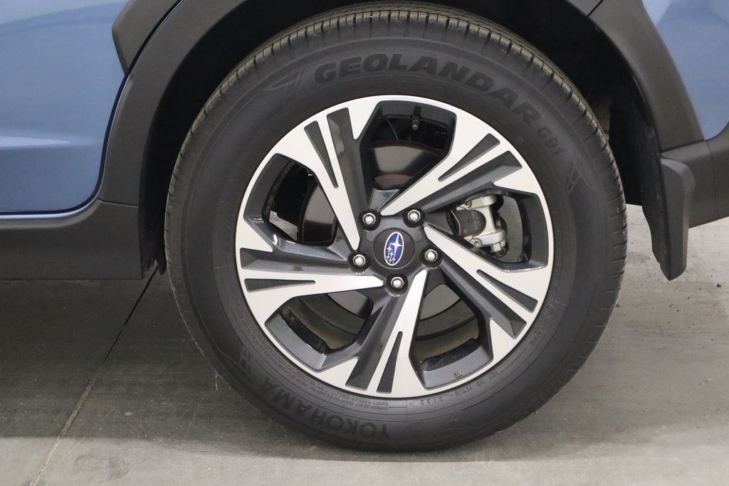 Vehicle image 37 of 40