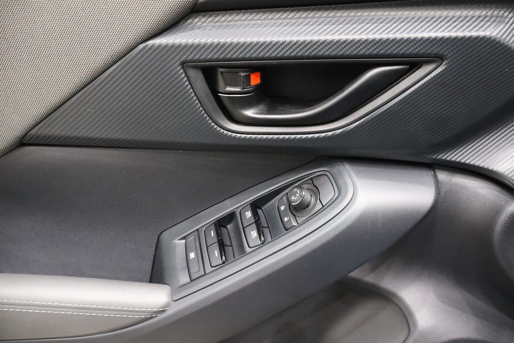 Vehicle image 15 of 40