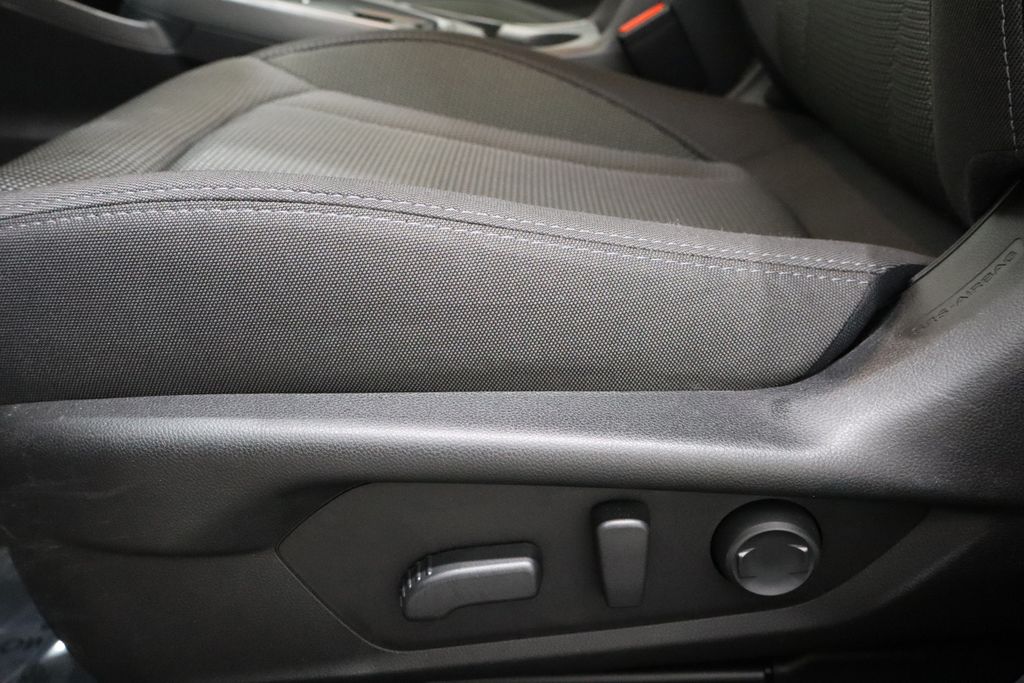 Vehicle image 18 of 40