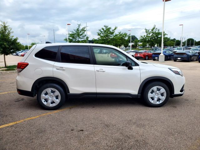 2024 Subaru Forester Base Image 4 of 14