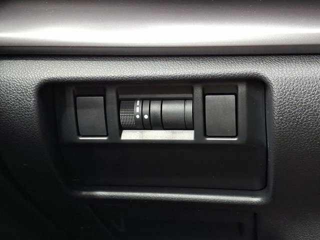 Vehicle image 21 of 30