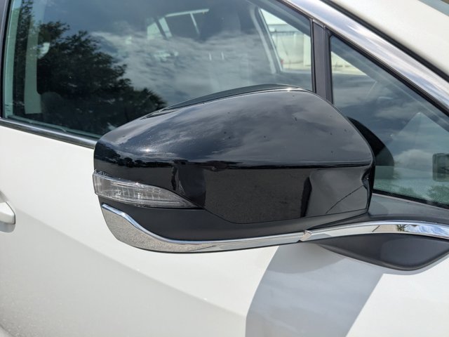 Vehicle image 27 of 28