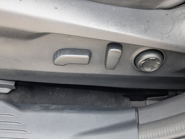 Vehicle image 25 of 28