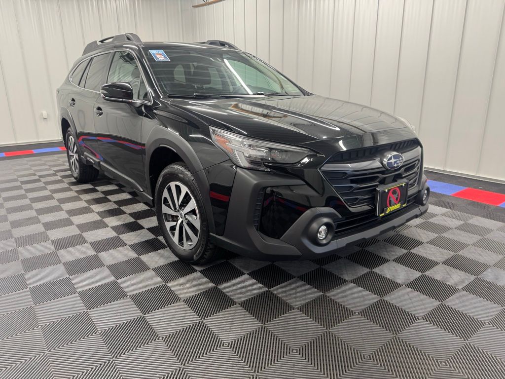 2024 Subaru Outback Premium Image 3 of 17