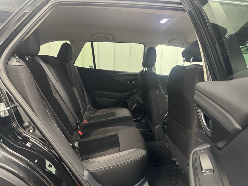 2024 Subaru Outback Premium Image 8 of 17