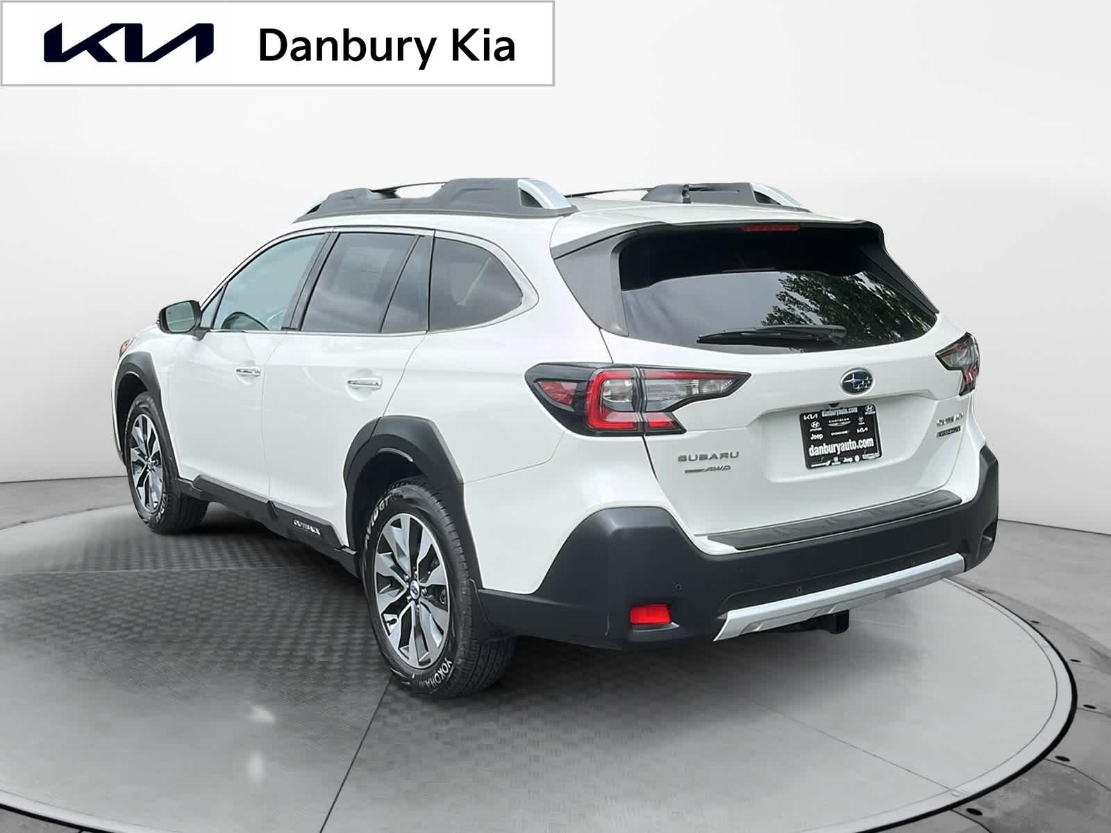 2024 Subaru Outback Touring XT Image 6 of 24