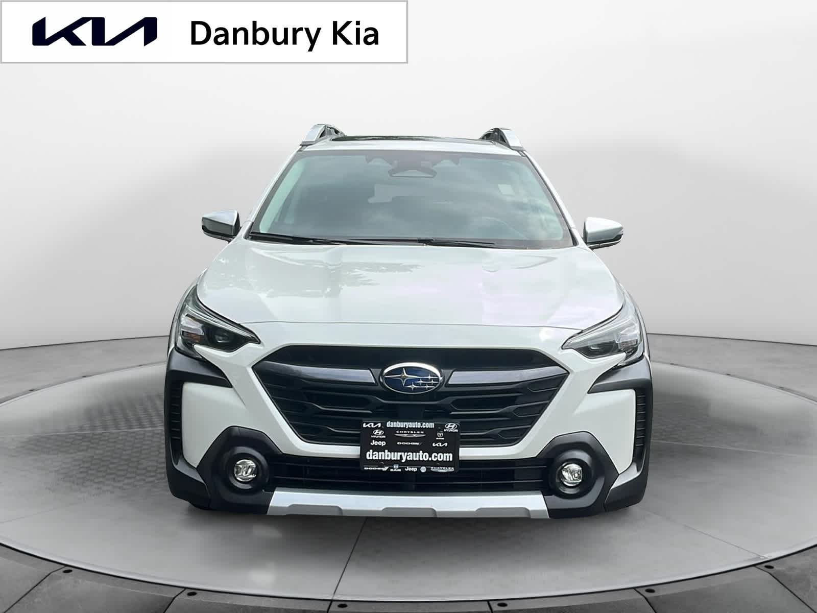 2024 Subaru Outback Touring XT Image 2 of 24
