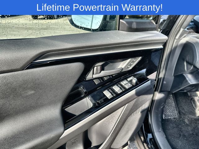 2024 Subaru Solterra Limited Image 28 of 30