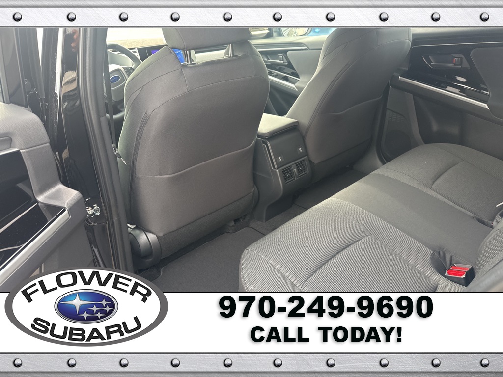 Vehicle image 17 of 23