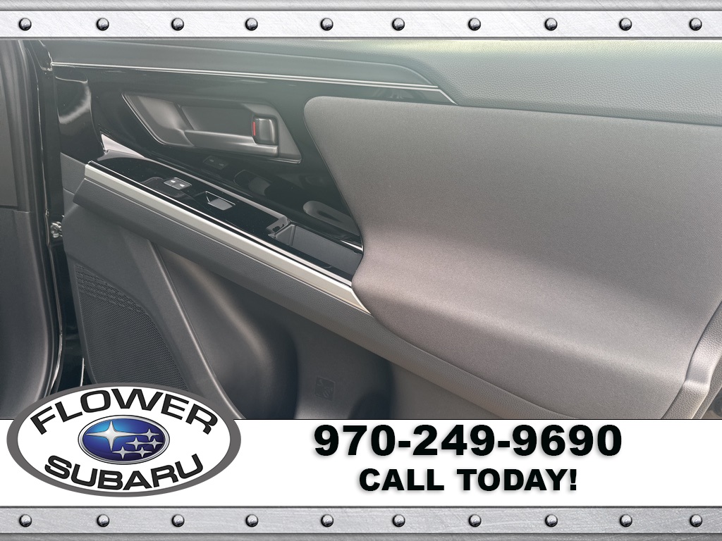 Vehicle image 12 of 23