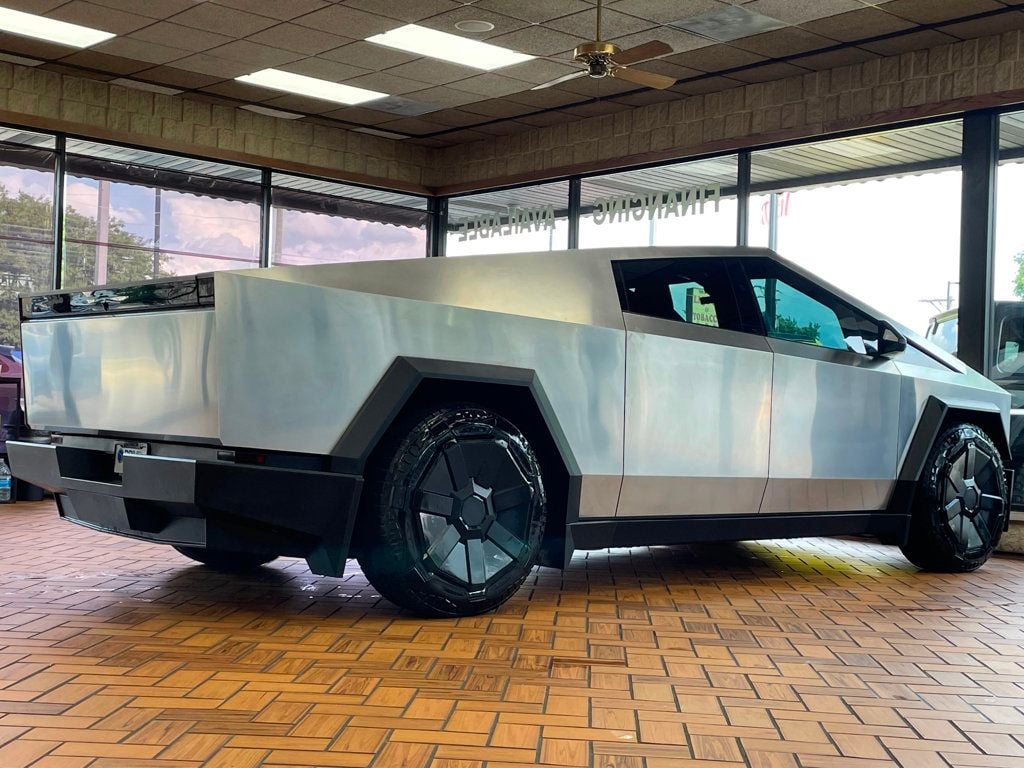 2024 Tesla Cybertruck Base Image 1 of 44