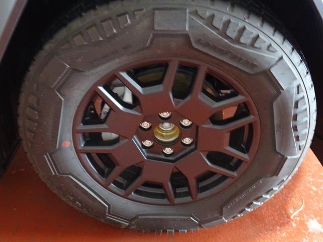 Vehicle image 25 of 27
