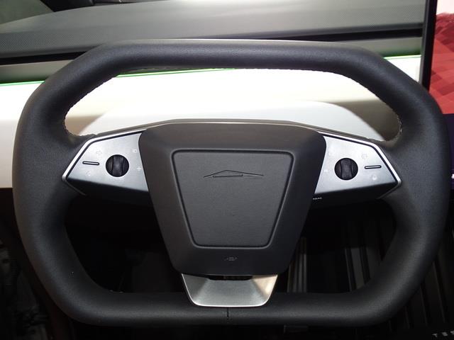 Vehicle image 17 of 27