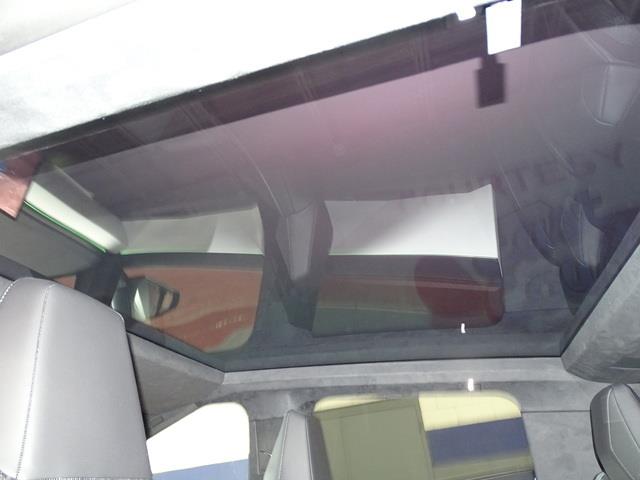 Vehicle image 11 of 27