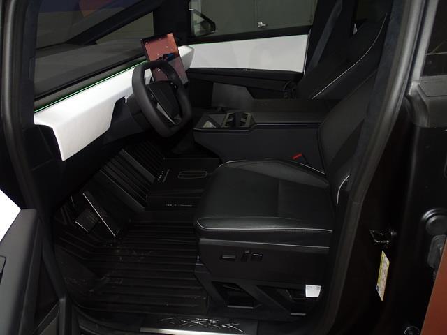 Vehicle image 13 of 27