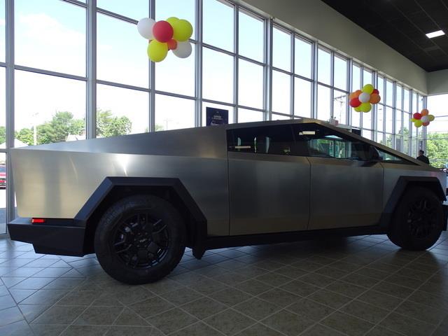 Vehicle image 4 of 27