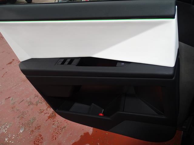 Vehicle image 21 of 27