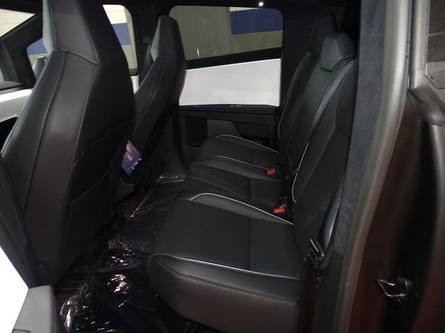 Vehicle image 10 of 27