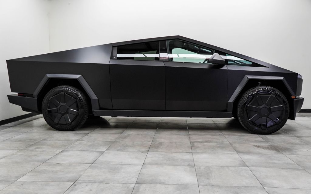 2024 Tesla Cybertruck Base Image 3 of 39
