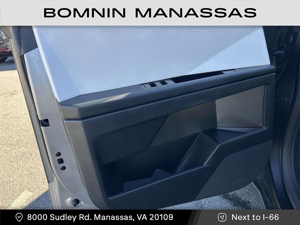 Vehicle image 16 of 30