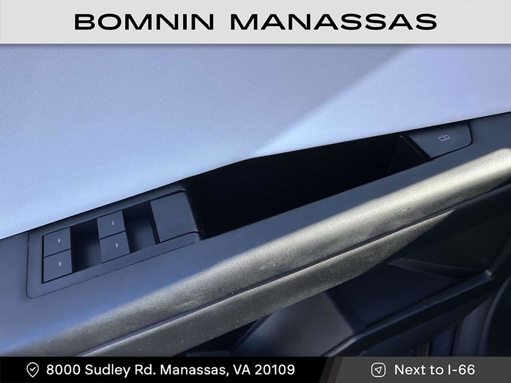 Vehicle image 22 of 30