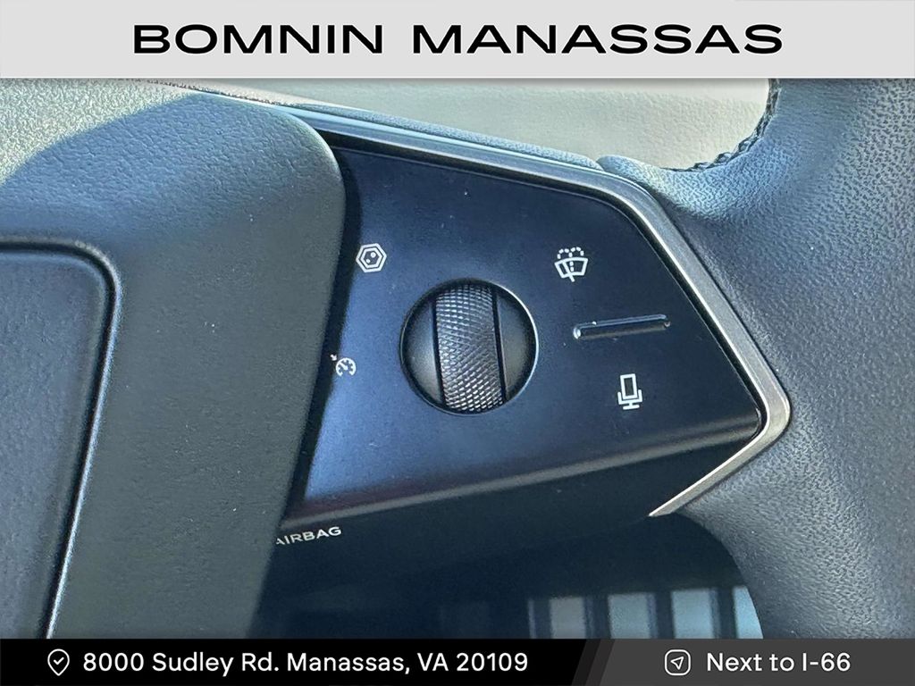 Vehicle image 25 of 30