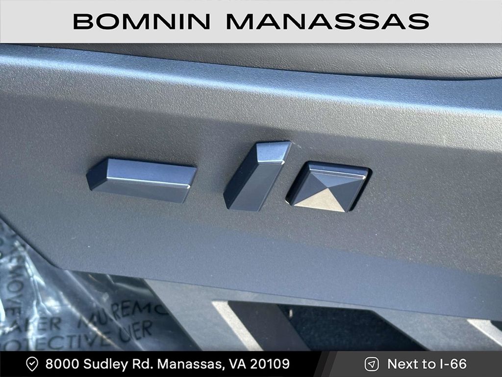 Vehicle image 15 of 30