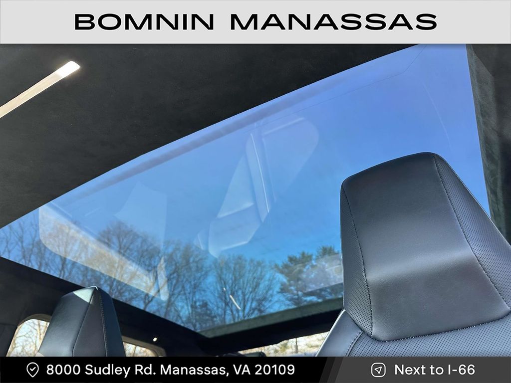 Vehicle image 18 of 30