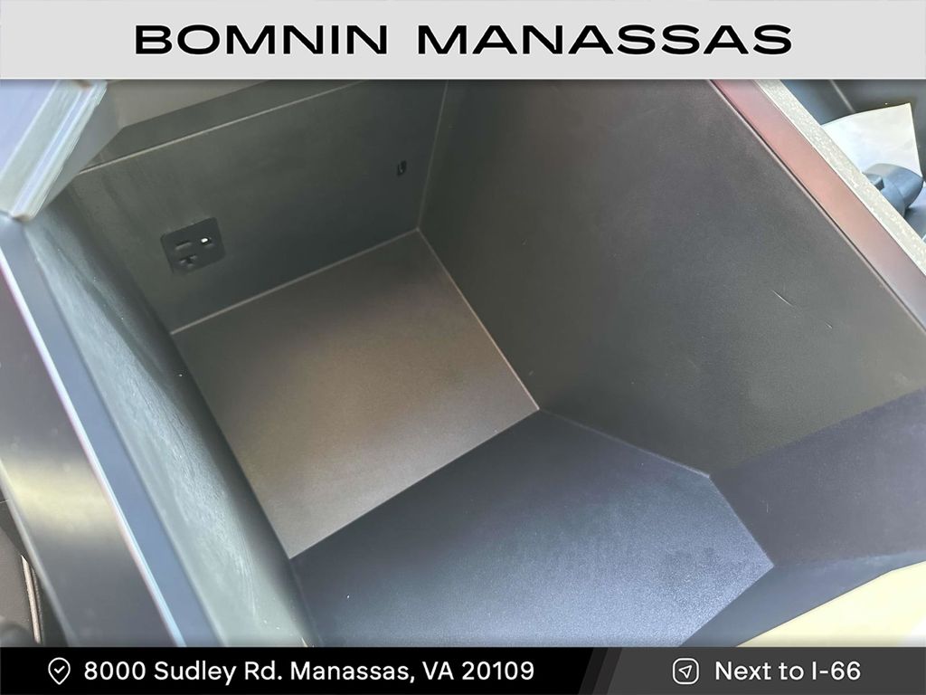 Vehicle image 24 of 30