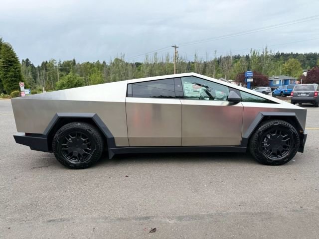 Vehicle image 4 of 32