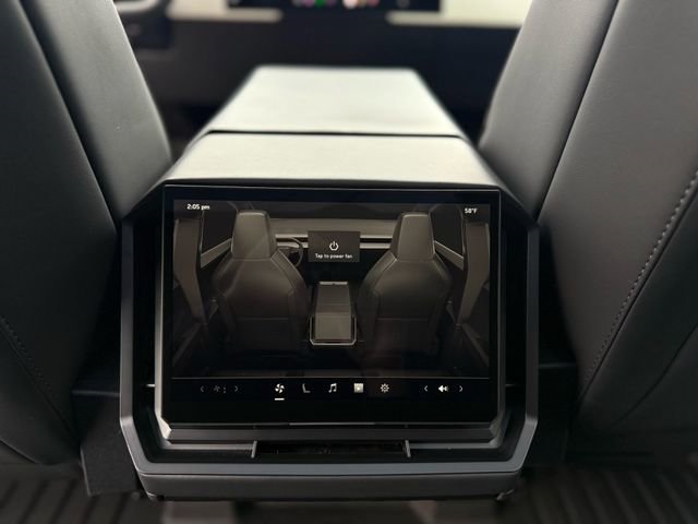 Vehicle image 30 of 32