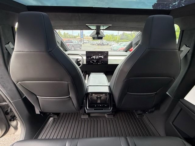 Vehicle image 27 of 32