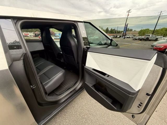 Vehicle image 29 of 32