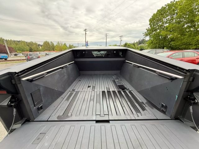 Vehicle image 9 of 32