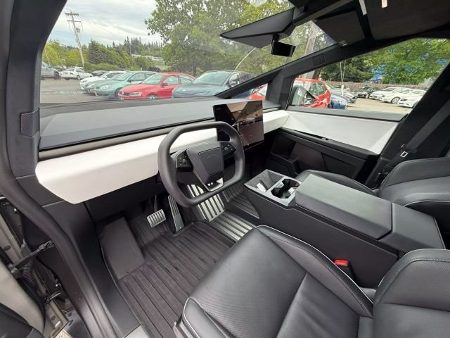 Vehicle image 22 of 32