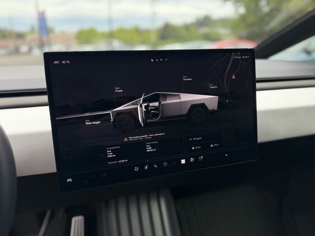Vehicle image 23 of 32
