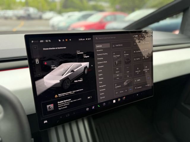 Vehicle image 24 of 32