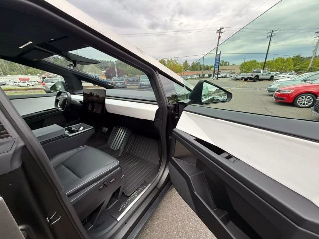 Vehicle image 19 of 32