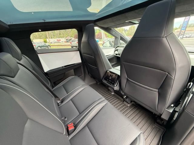 Vehicle image 14 of 32