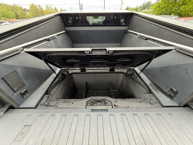 Vehicle image 10 of 32