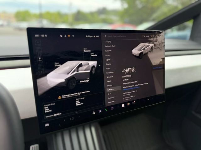 Vehicle image 25 of 32