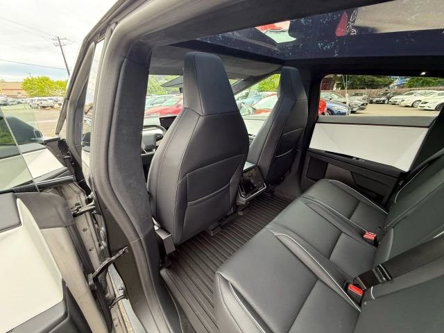 Vehicle image 15 of 32