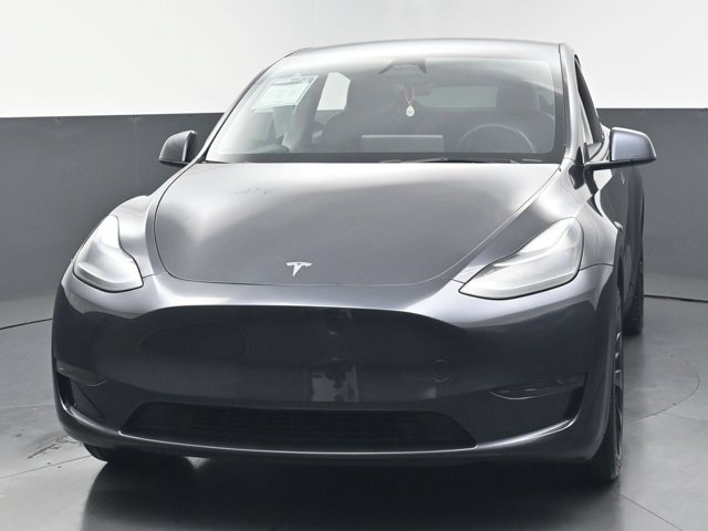 2024 Tesla Model Y Base Image 2 of 49