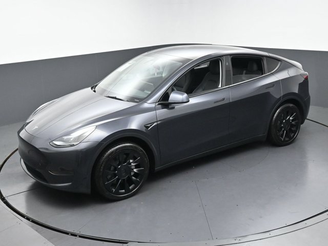 2024 Tesla Model Y Base Image 1 of 49