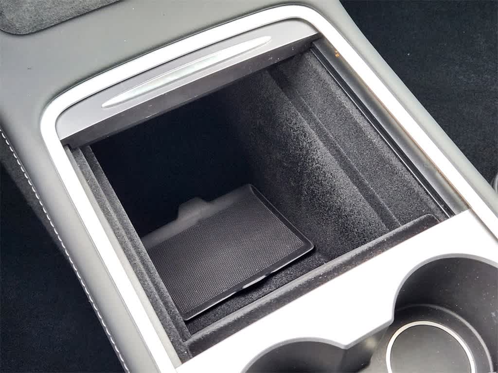 Vehicle image 24 of 33